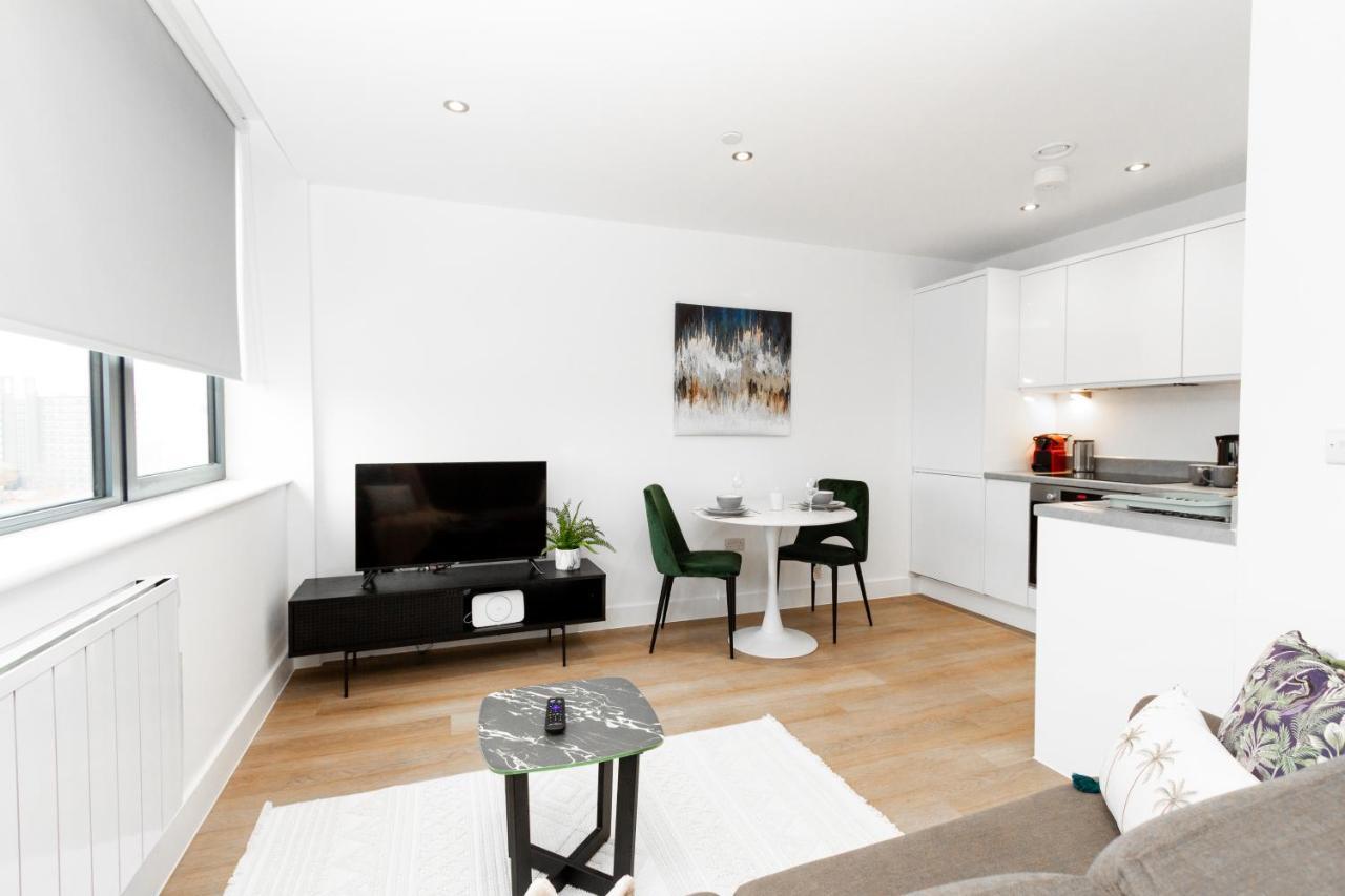 Stylish Studio Apt Overlooking Old Trafford Manchester Exterior photo