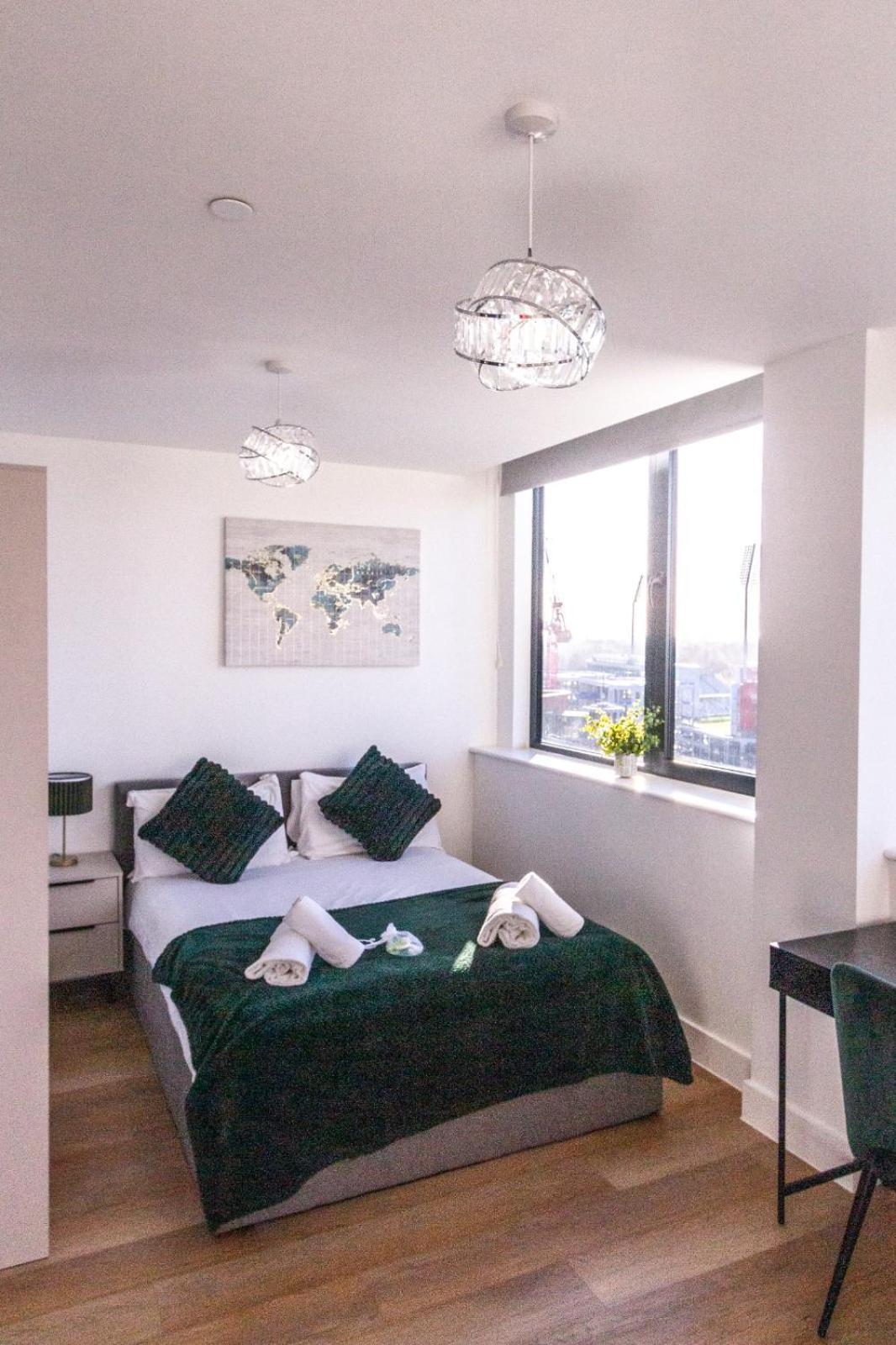 Stylish Studio Apt Overlooking Old Trafford Manchester Exterior photo